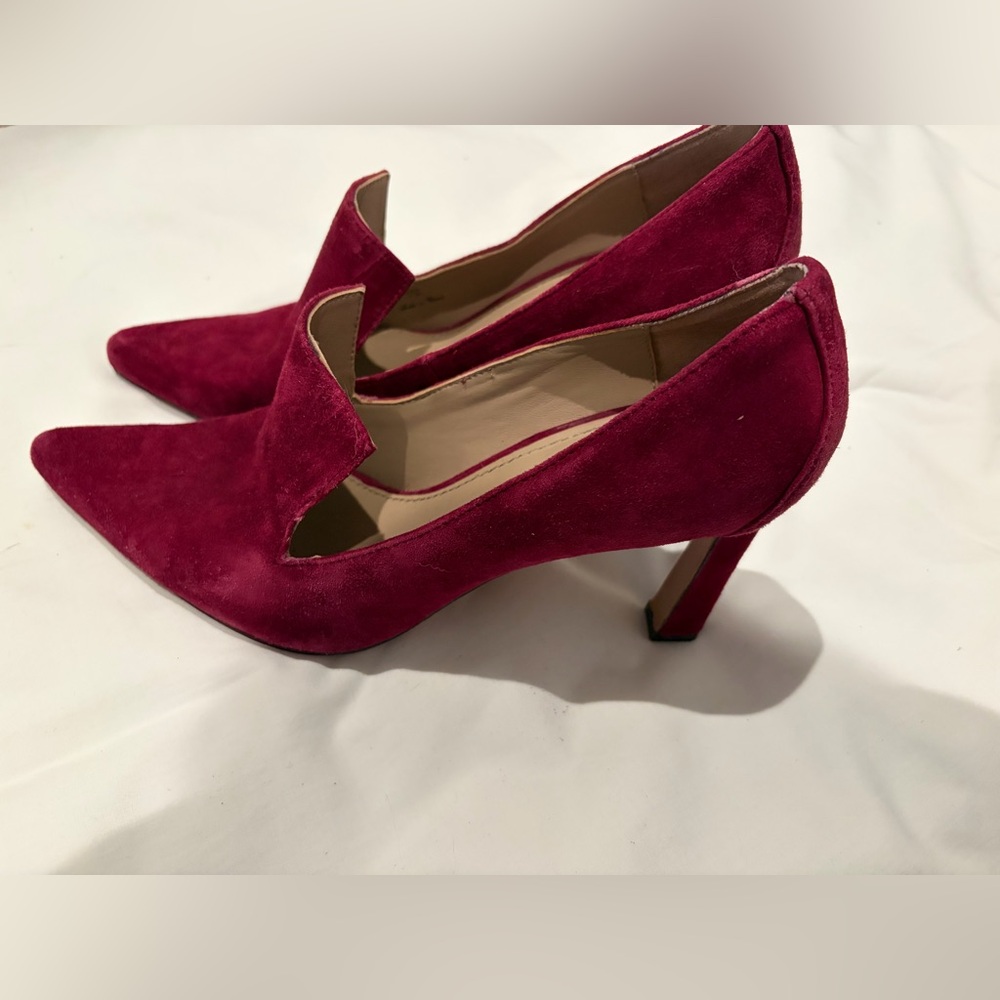 Donald J. Pliner Burgundy Suede pointed toe Heels Excellent Condition